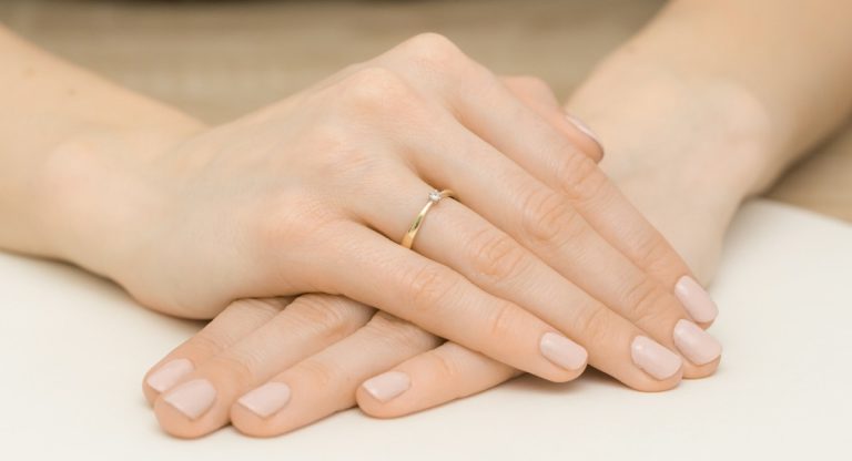 pierścionek zaręczynowy z diamentem